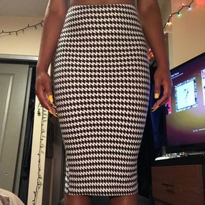 Ponte Houndstooth Mid-length pencil skirt